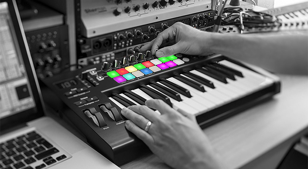 قیمت خرید میدی کنترلر Novation Launchkey 25 MKII=